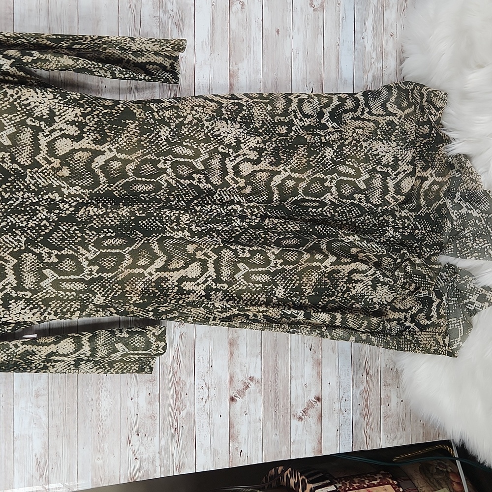 Harlow & Rose, khaki grn and creme, reptile pattern dress, Size M. - Picture 9 of 9
